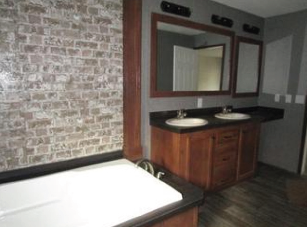 Manufactured home (MH1) — Primary Bath